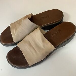 Munro American Luna Camel Stretch Slides Sandals 8